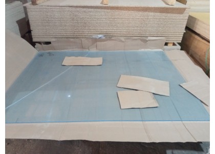 ОРГСТЕКЛО прозрачное 8мм (2,04х1,53) -1,87 к продаже ,трещина по углу 